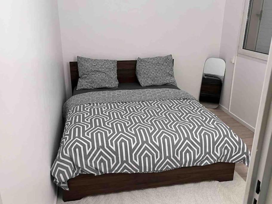 Logement Entier Chambre+Salon + Jardin & Terrasse Les Ulis Kültér fotó