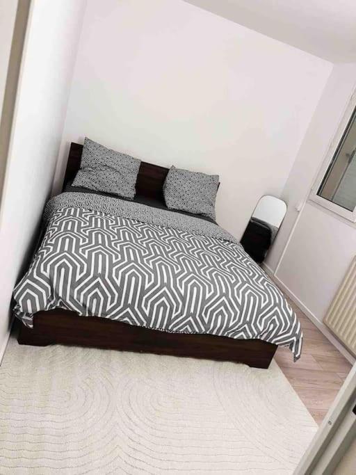 Logement Entier Chambre+Salon + Jardin & Terrasse Les Ulis Kültér fotó