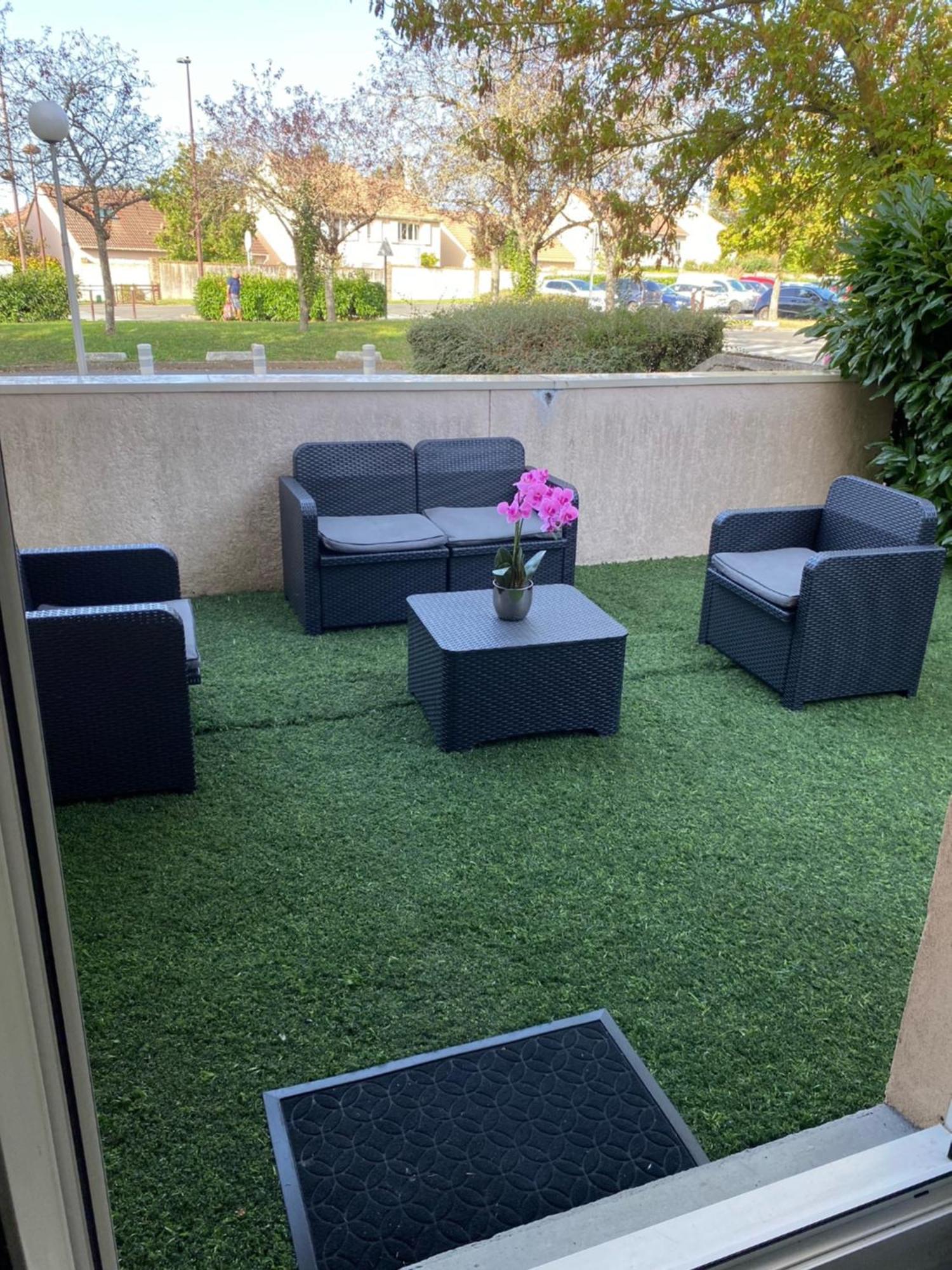 Logement Entier Chambre+Salon + Jardin & Terrasse Les Ulis Kültér fotó